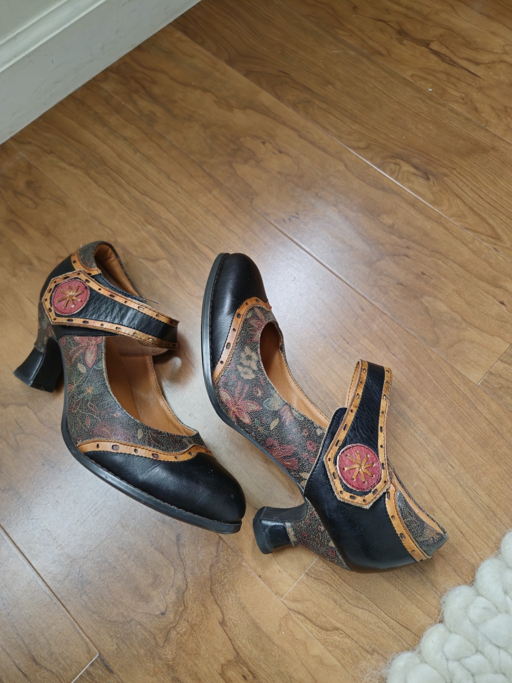 L'Artiste Women’s Floral Multi-Color Mary Jane Heels